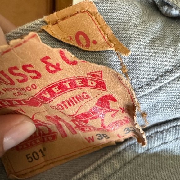 Levi's 501 Mens Gray Jeans size 36x32 - Picture 2 of 8